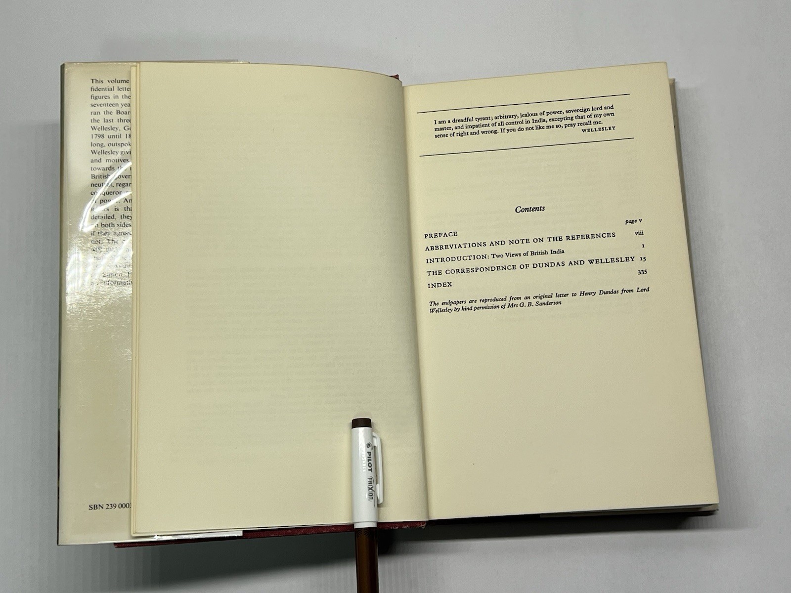 Two Views of British India: Private Correspondence of Mr.Dundas and … Hardback